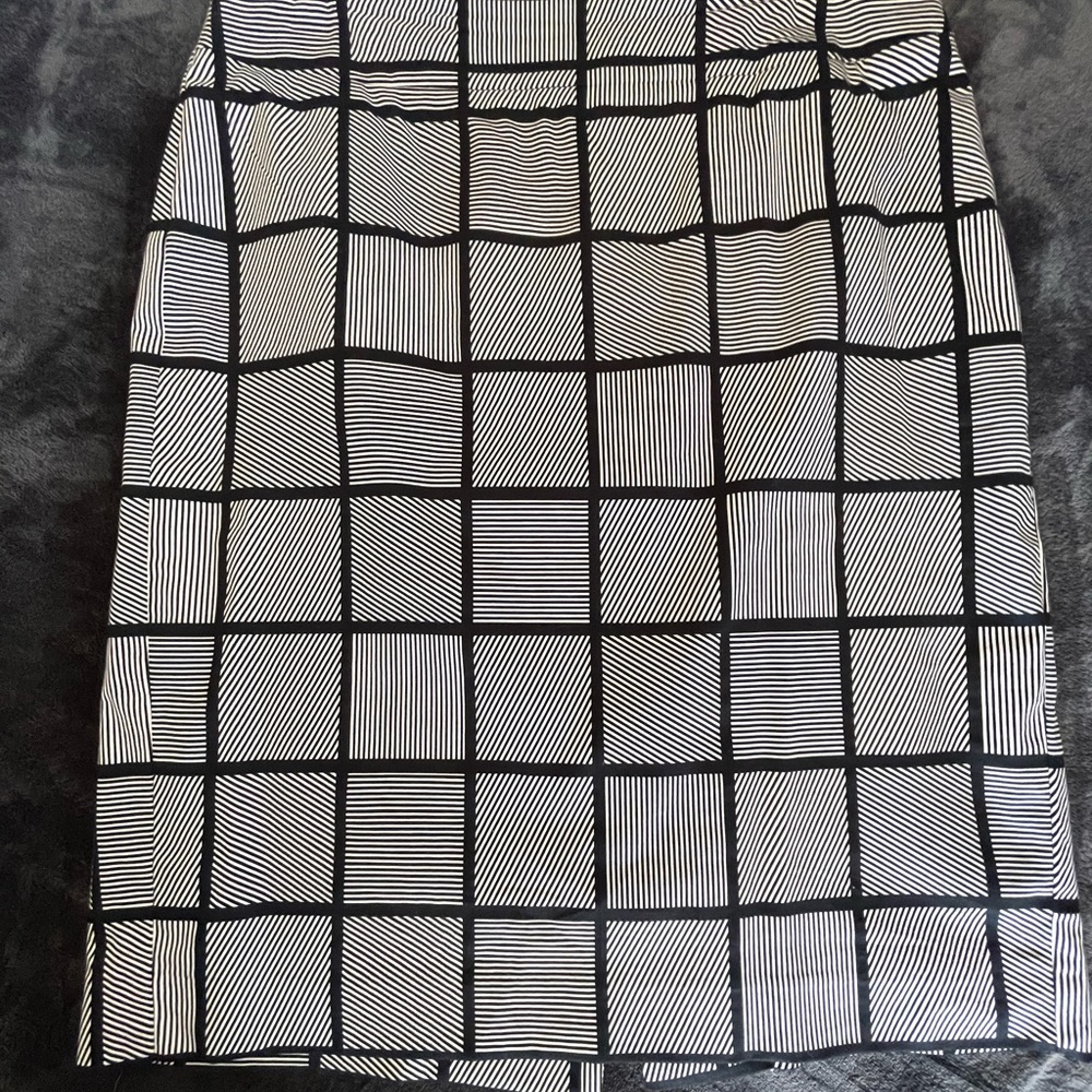Ann Taylor Pencil Skirt, size 6, black and white